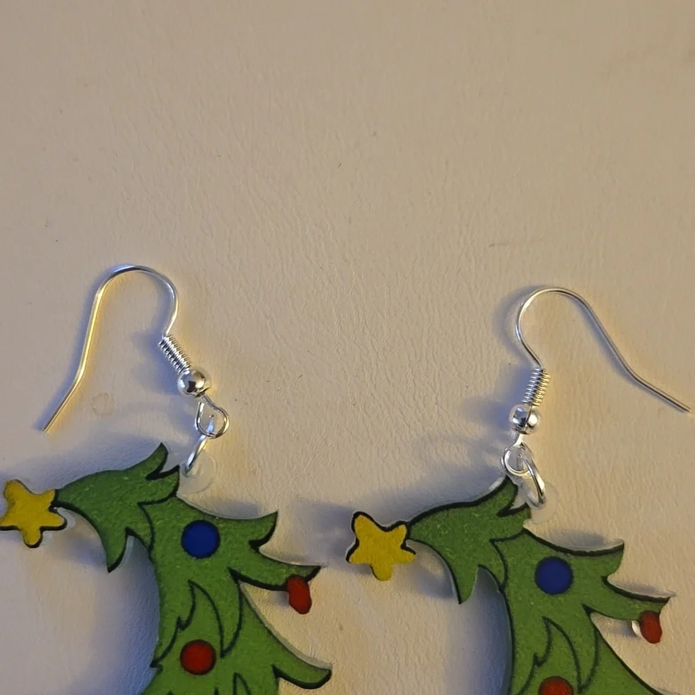 GRINCH TREE EARRINGS - Picture 3 of 3
